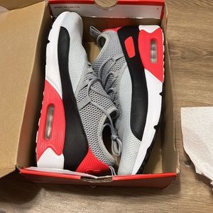 Men’s Nike air max size 10.5 super comfortable only worn once new condition